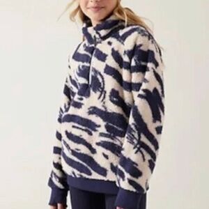 Athleta Girl Sherpa Fleece Pullover Sweatshirt Blue Animal Print Size XXL